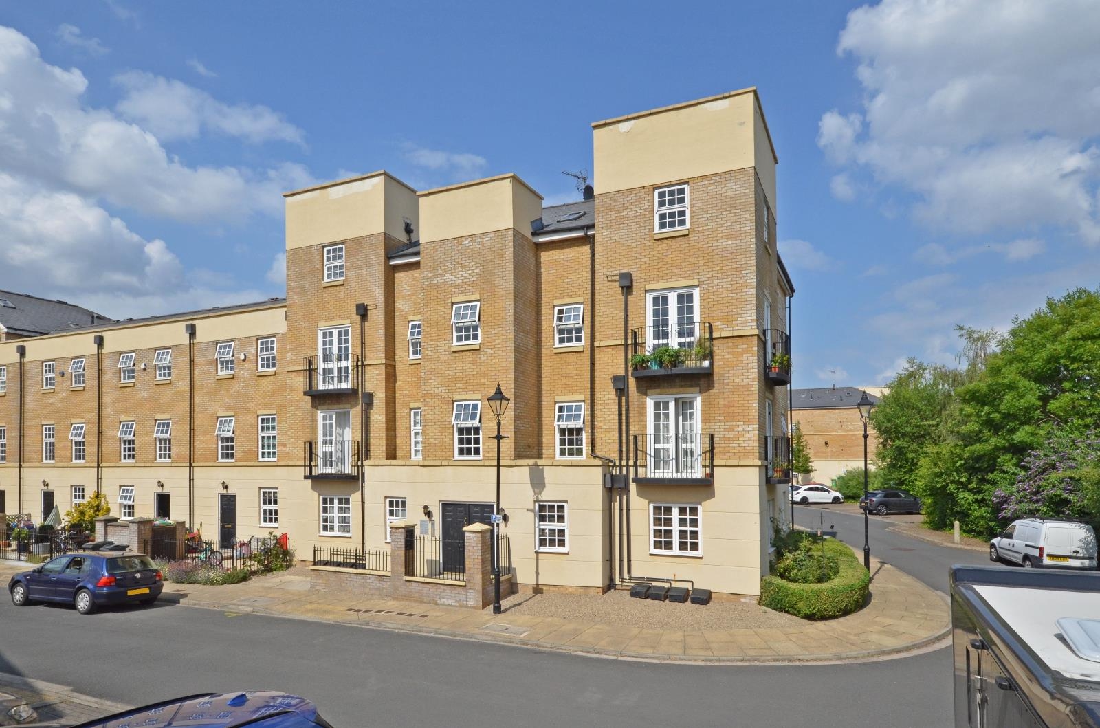 Flat Bishopfields Drive in York