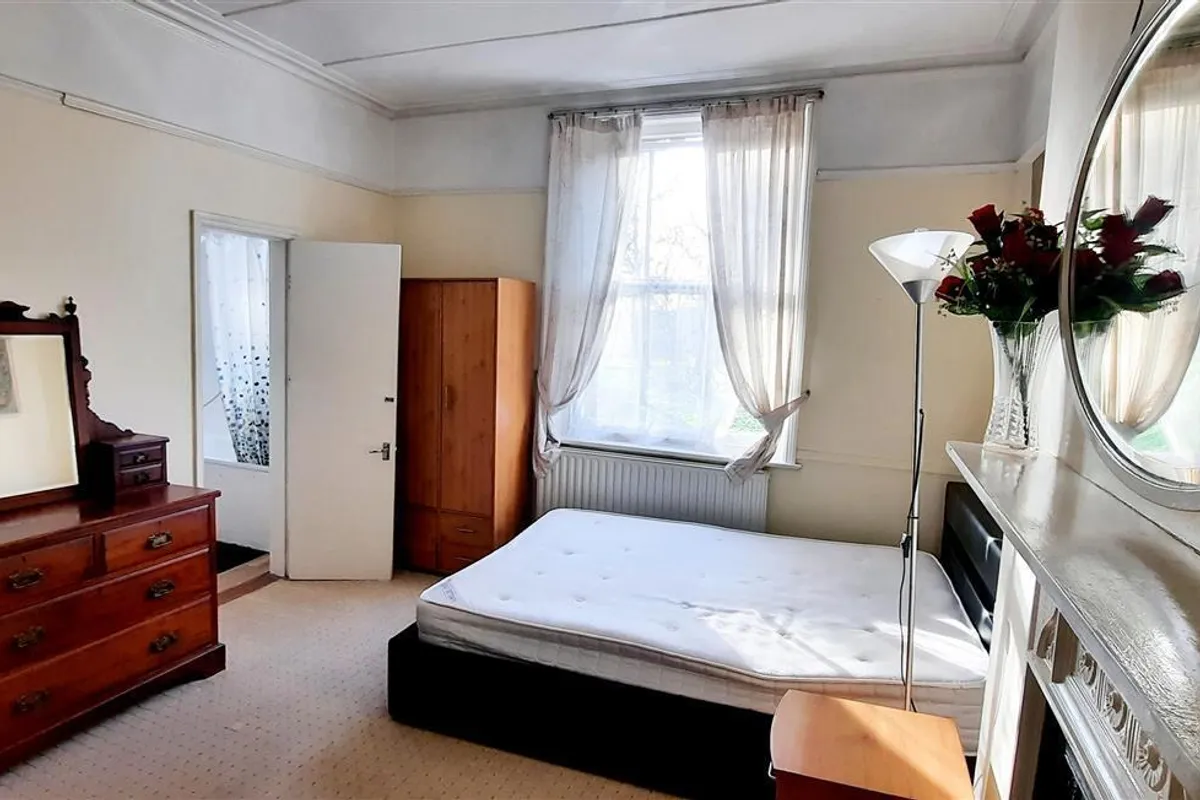 Flat Palliser Road in Greater London