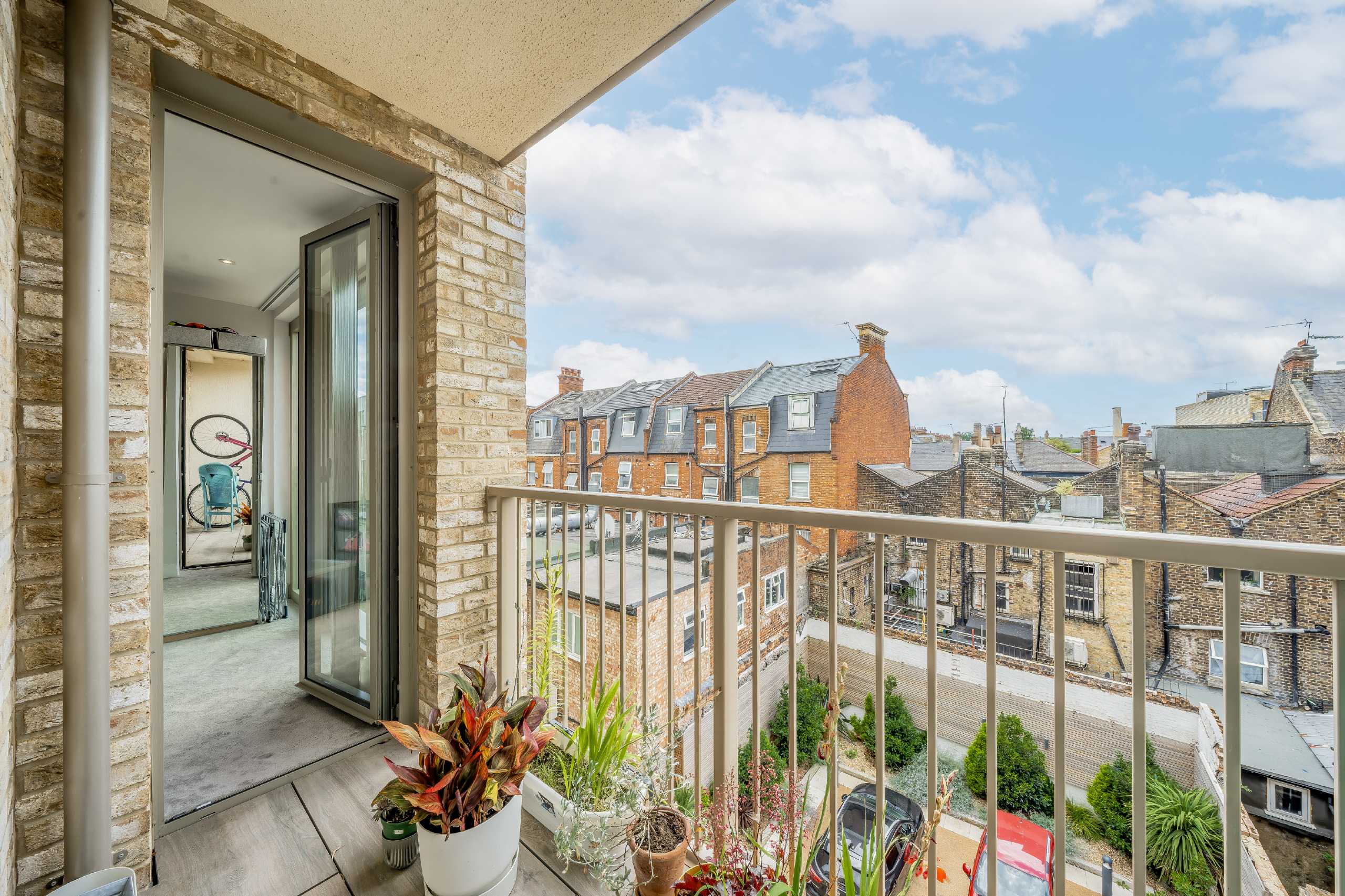 Flat Espalier Gardens in Greater London