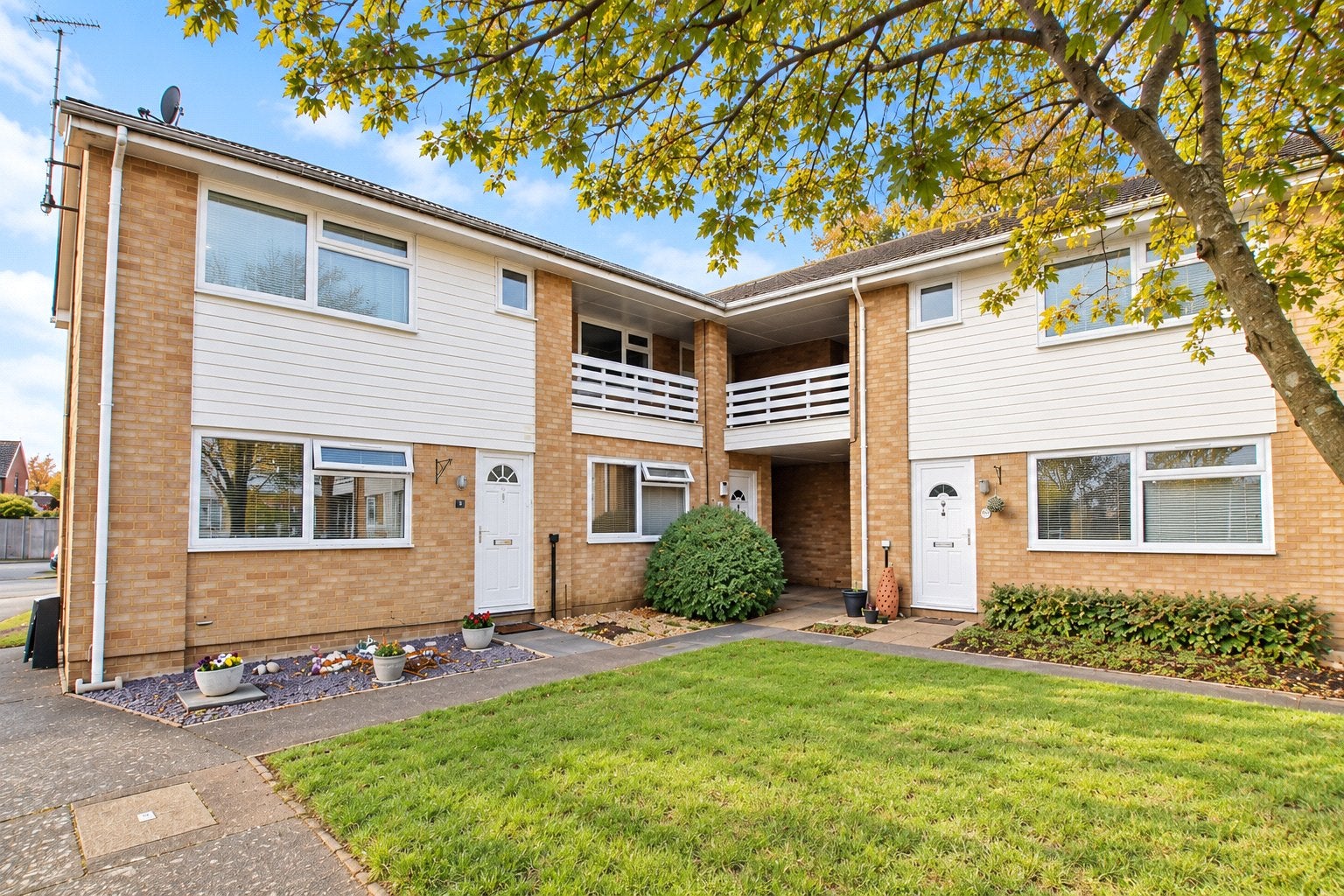 Flat Highclere Court in Woking