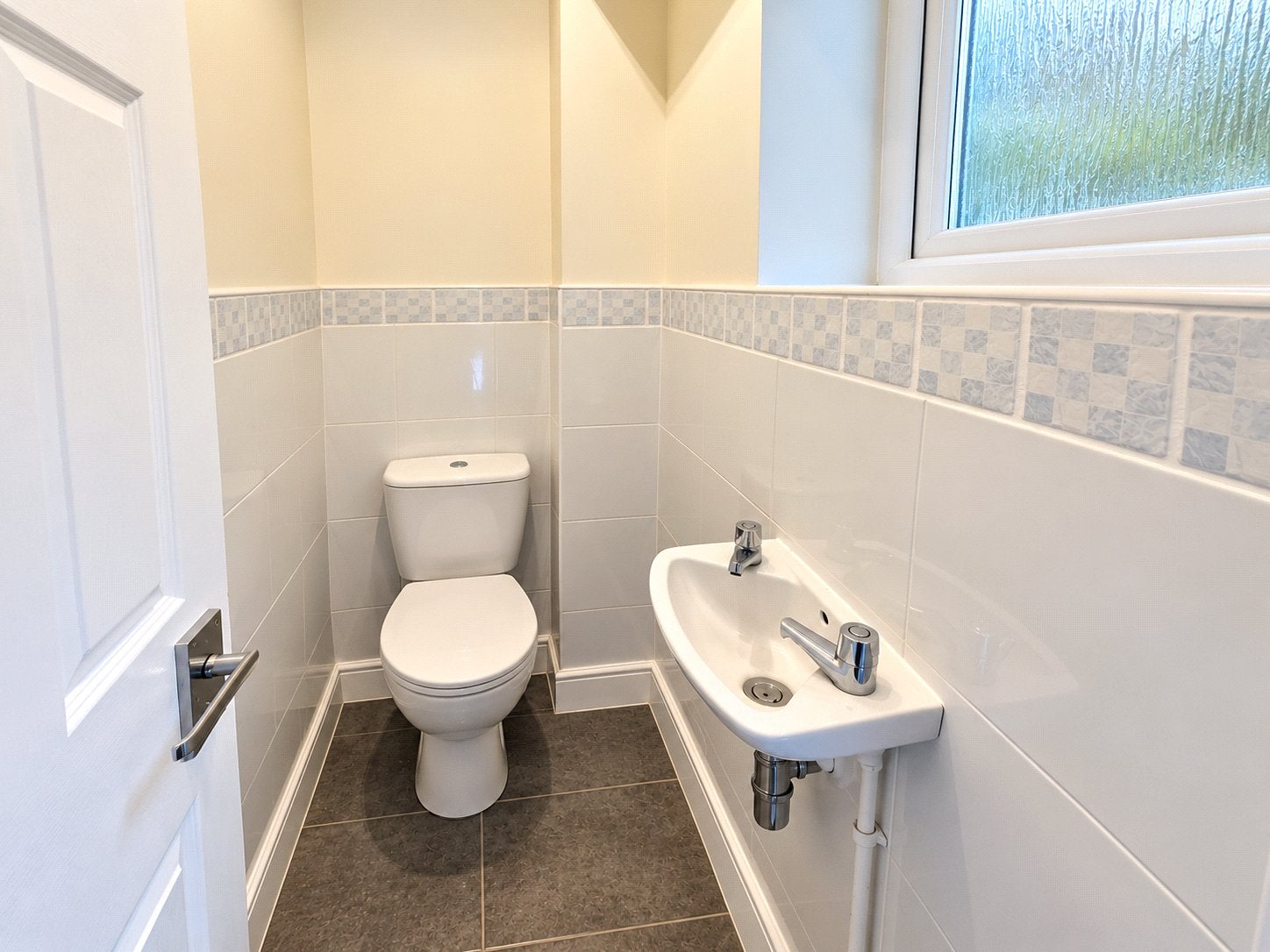 Flat Highclere Court in Woking