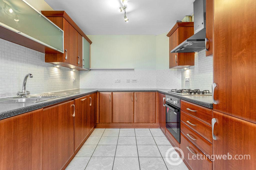 Flat Pinegrove Gardens in City of Edinburgh