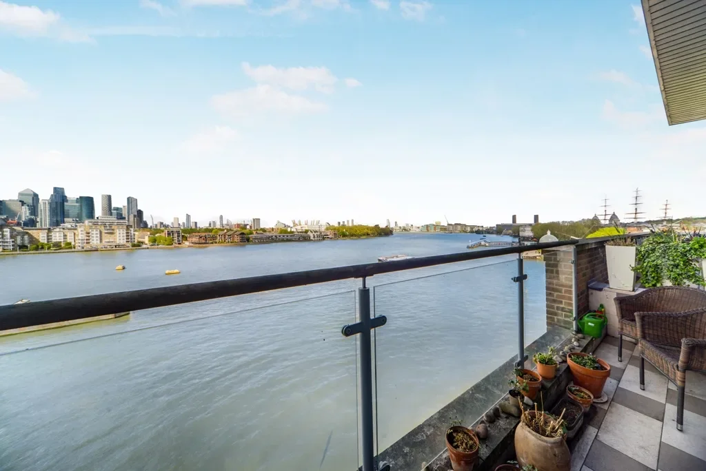 Flat Welland Street in Greater London