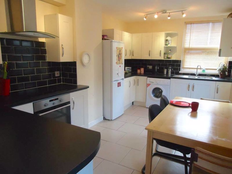 Flat Wellfield Place in Cardiff