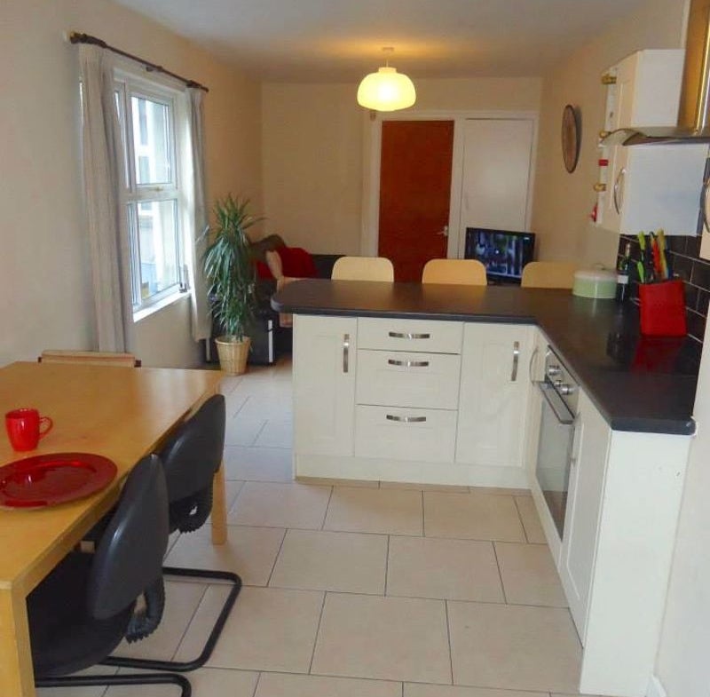 Flat Wellfield Place in Cardiff