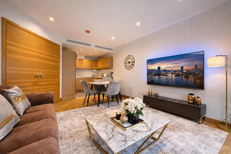 Flat Queenstown Road in Greater London