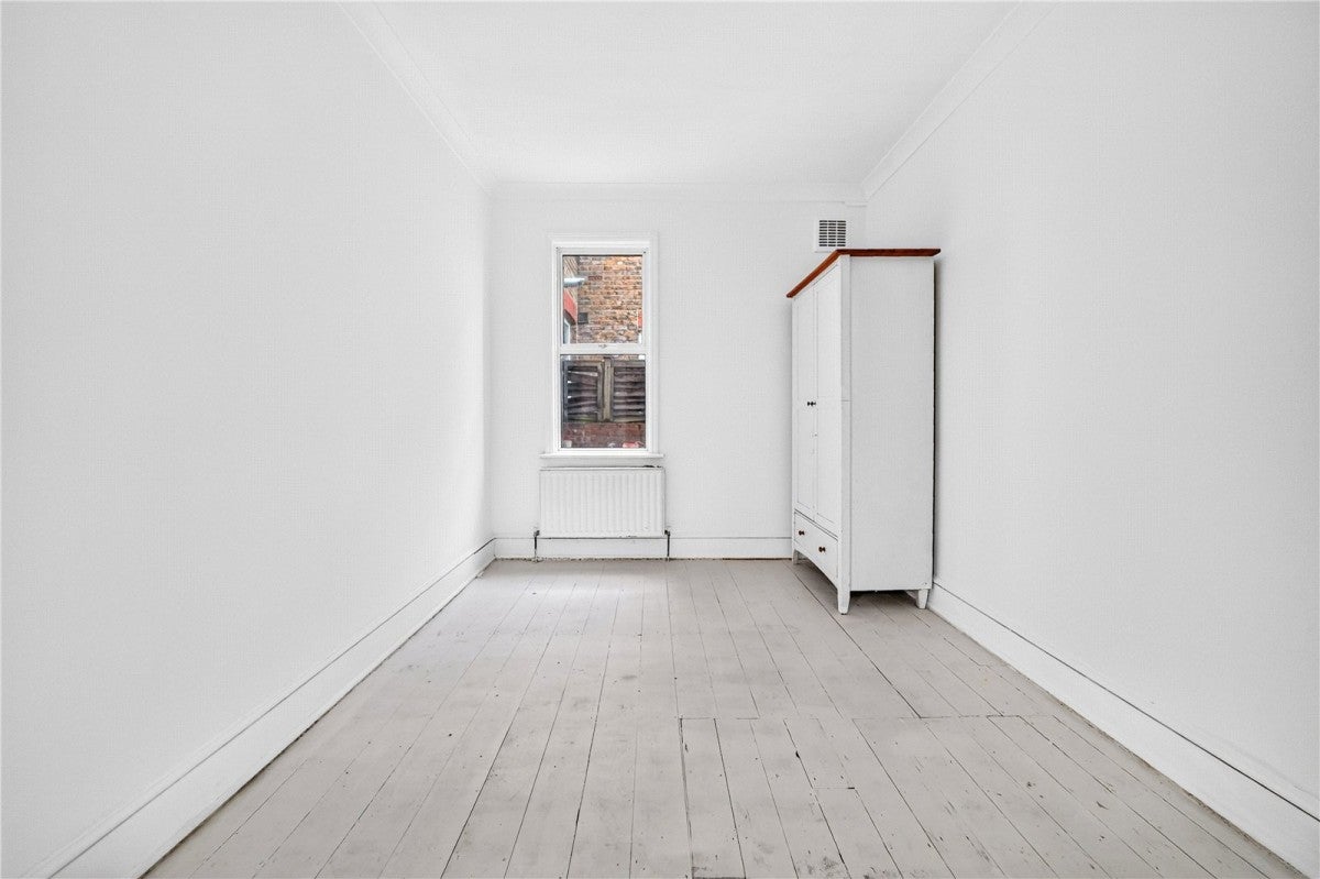 Flat Clementina Road in London