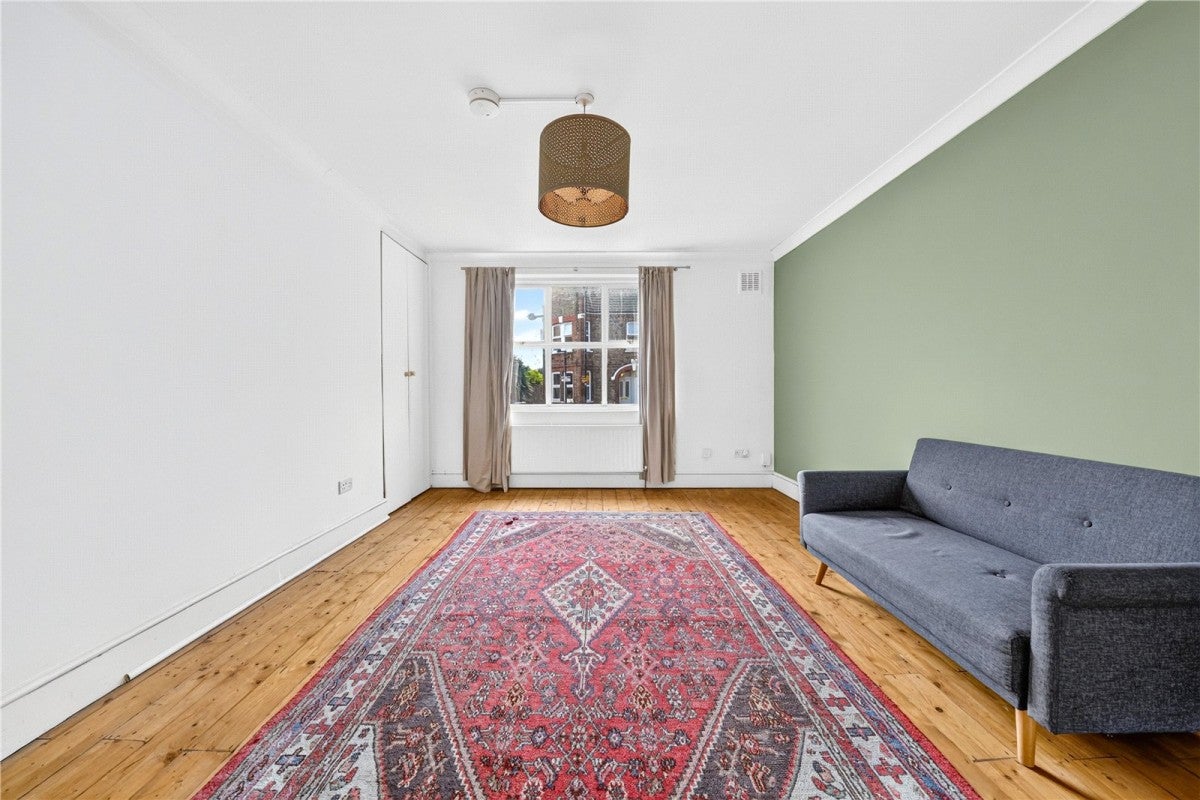 Flat Clementina Road in London