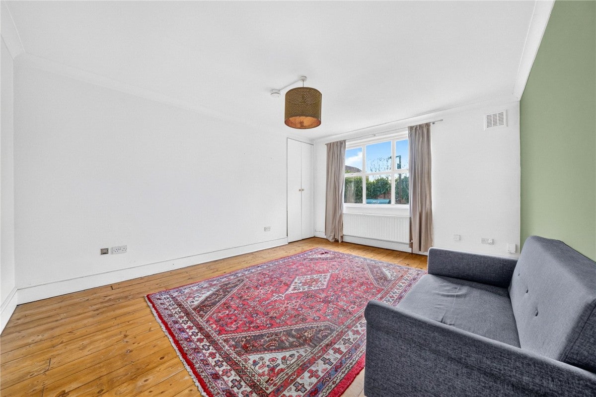 Flat Clementina Road in London