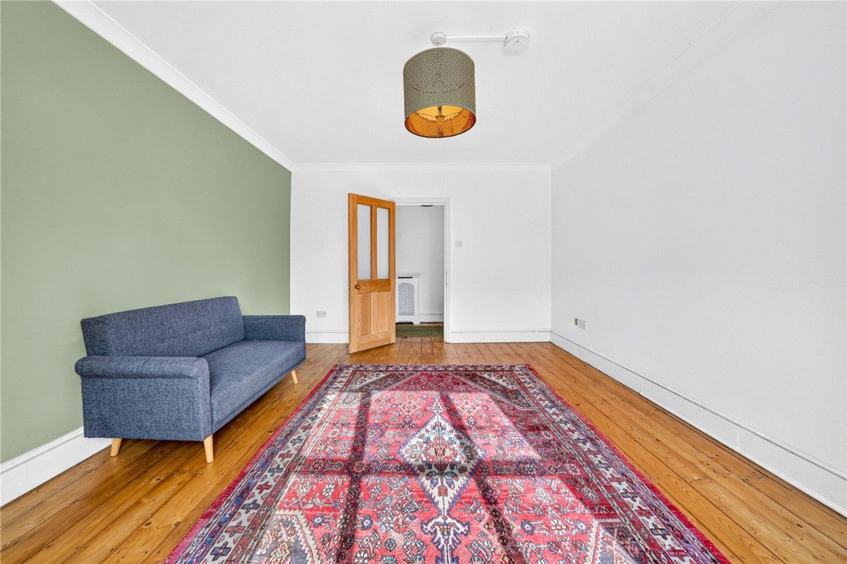 Flat Clementina Road in London