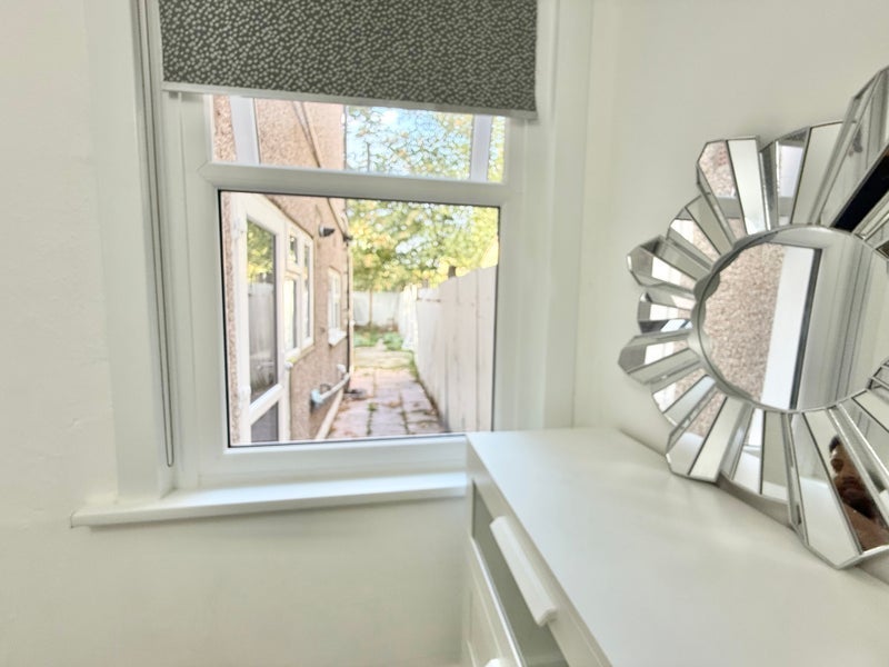 Room Clements Road in Greater London