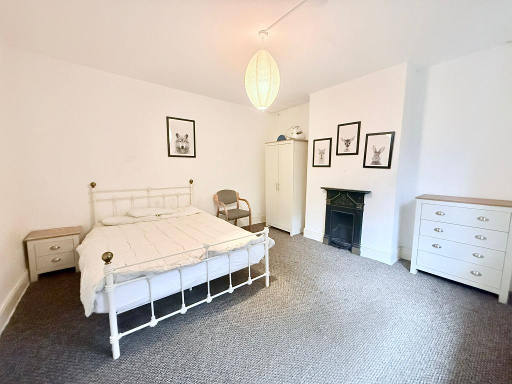 Room East Tytherley Road in Test Valley