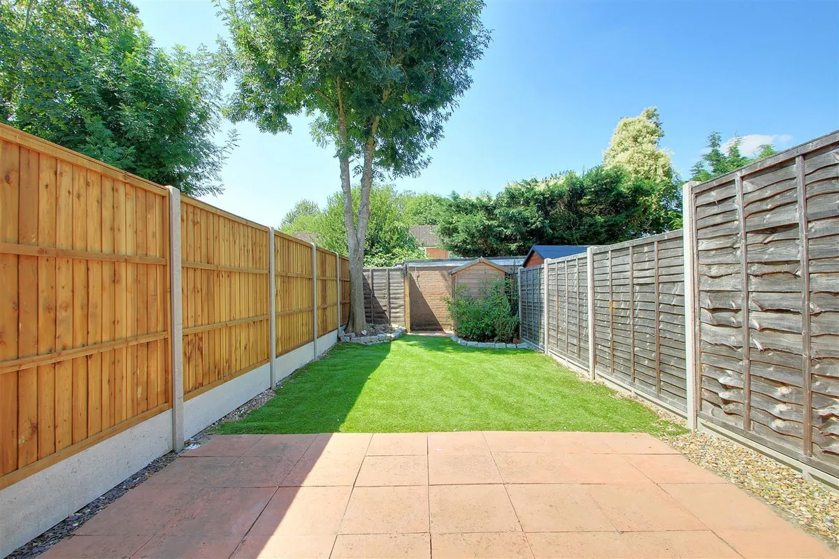 House Roman Gardens in Houghton Regis