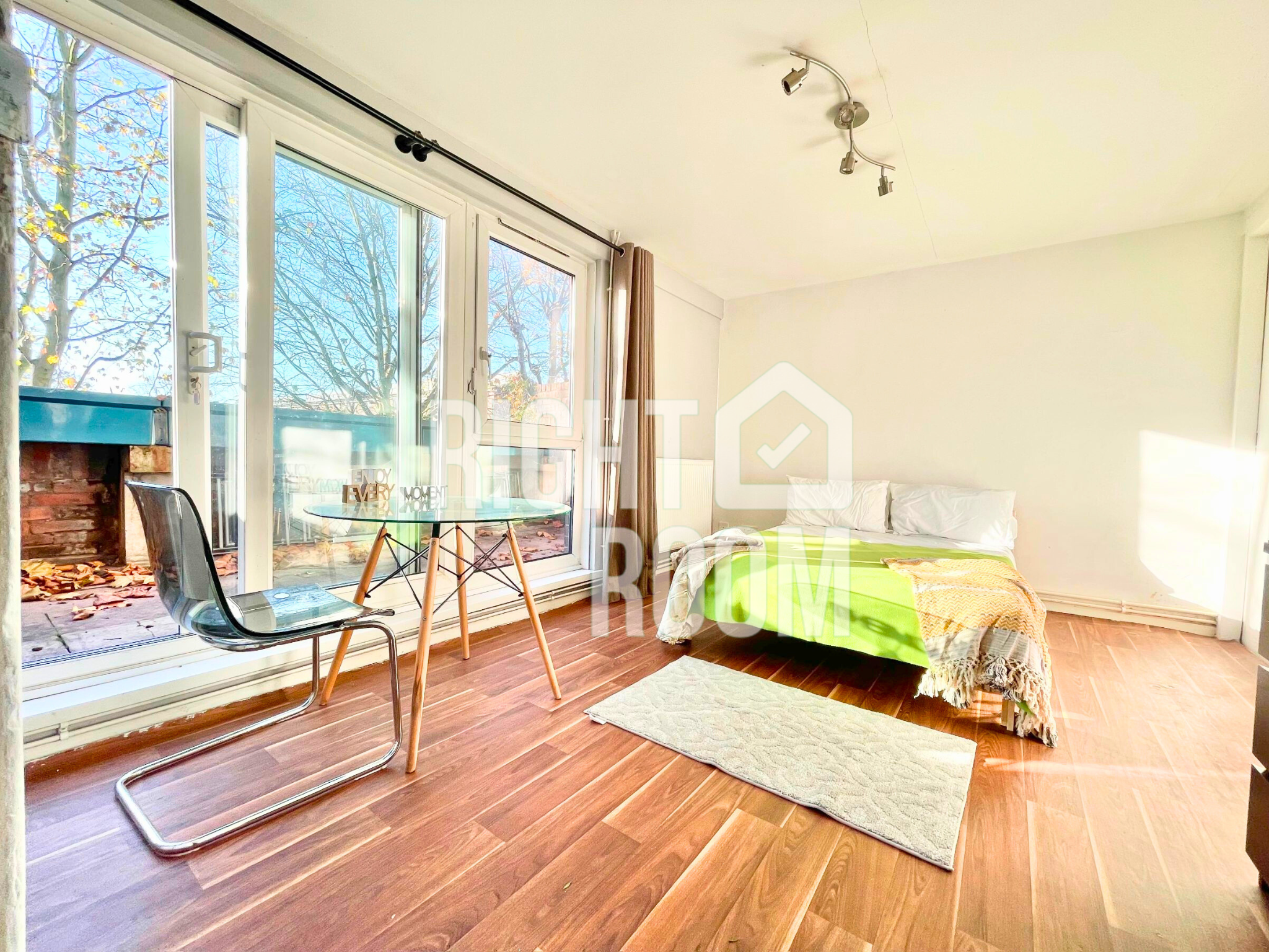 Room Berkeley Walk in London
