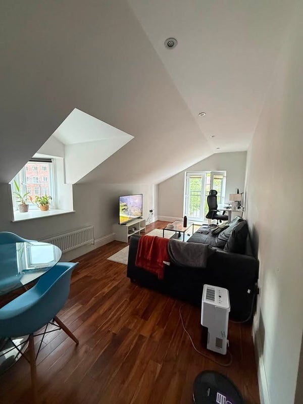 Room Upper Richmond Road in Greater London