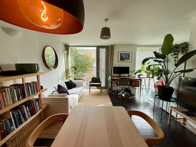 Flat Avenell Road in Greater London