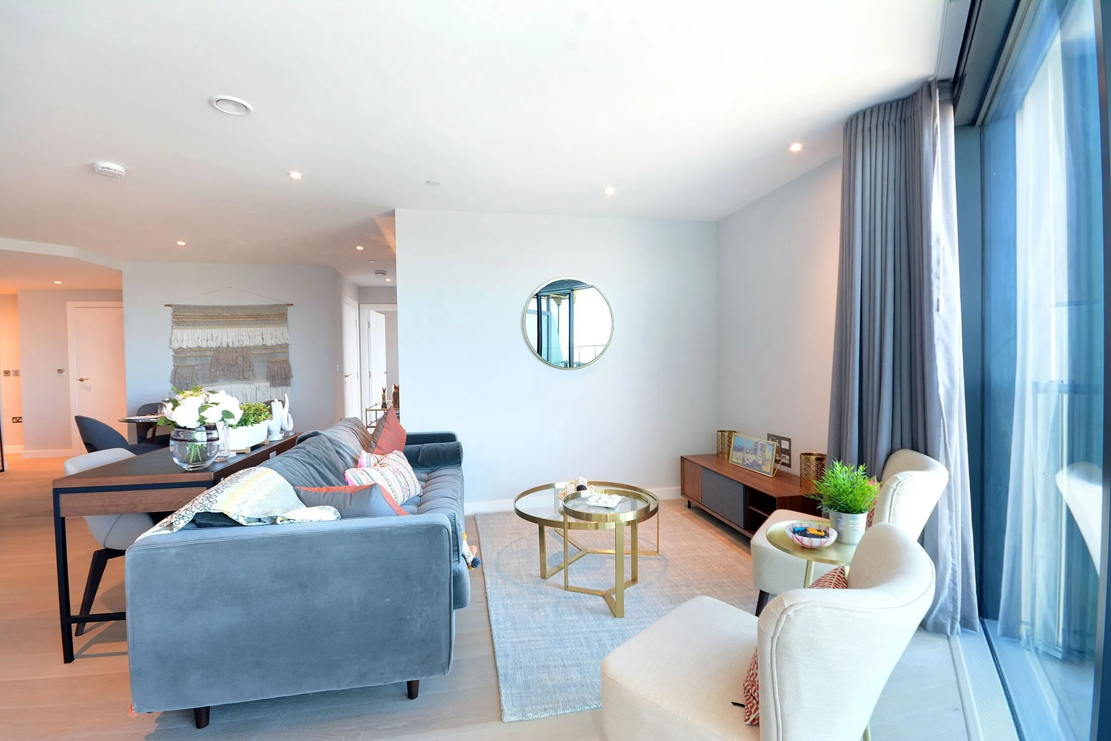 Flat Dante Place in Greater London