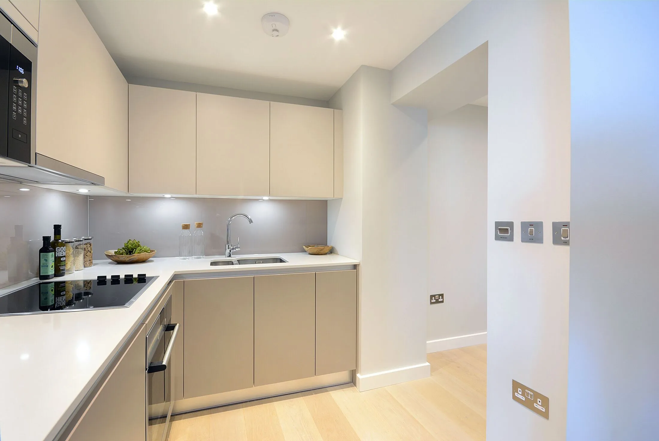 Flat Dante Place in Greater London