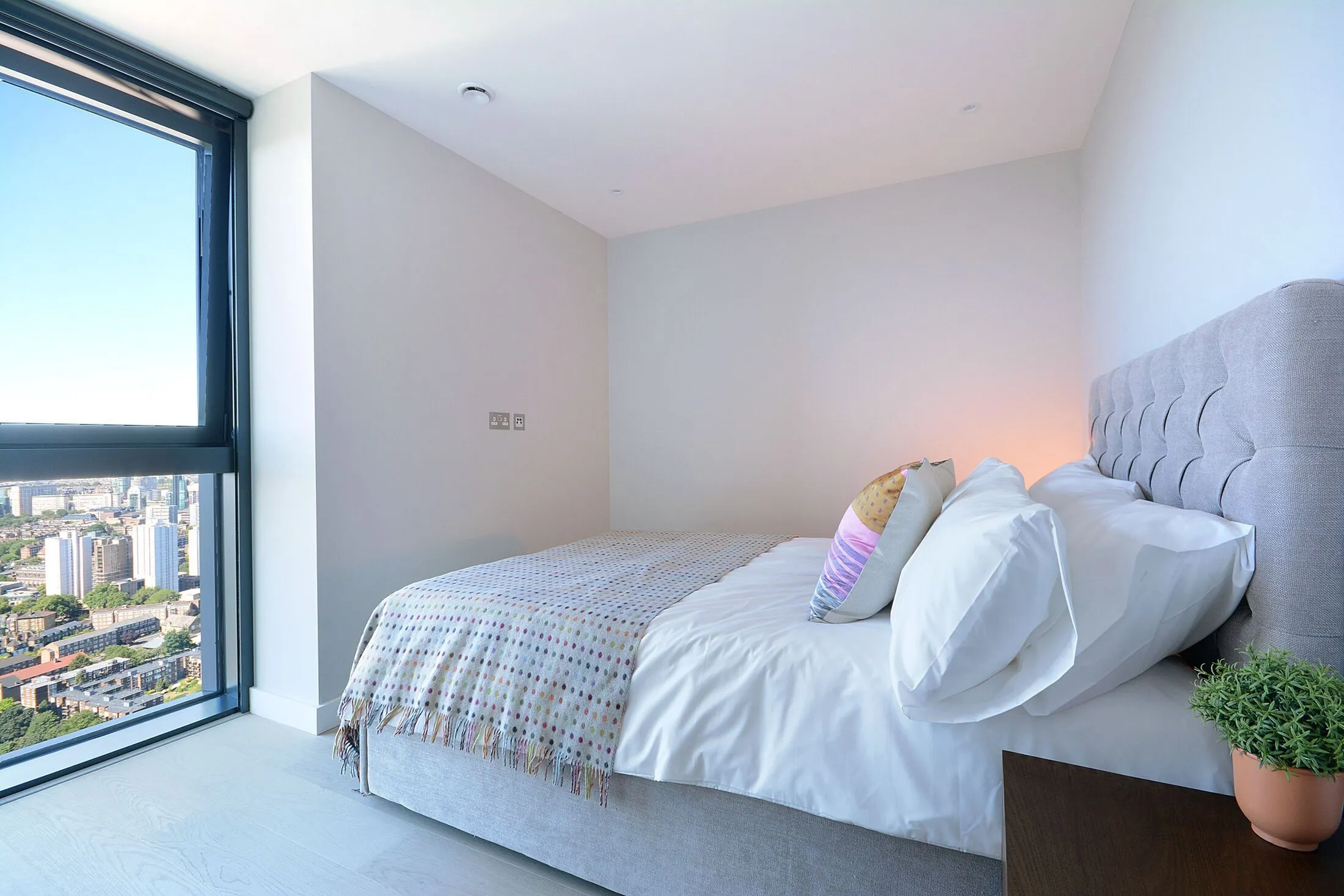 Flat Dante Place in Greater London