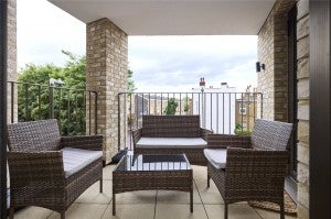 Flat Merantun Way in Greater London