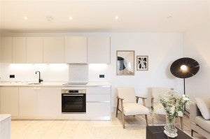 Flat Merantun Way in Greater London