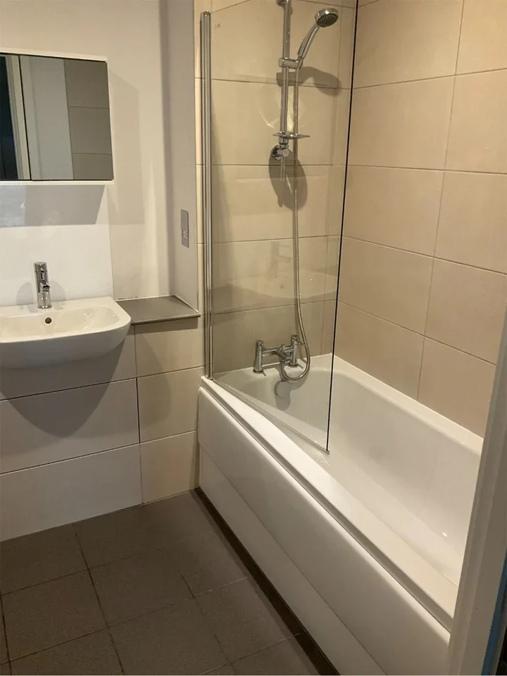 Room Seven Sisters Road in Greater London