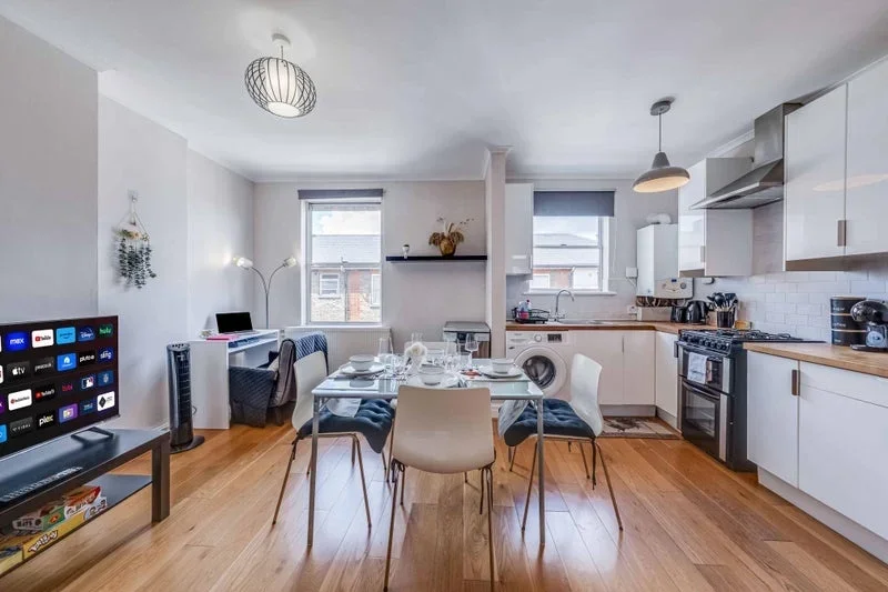 Flat Penzance Street in Greater London
