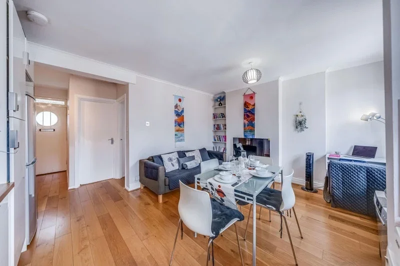Flat Penzance Street in Greater London