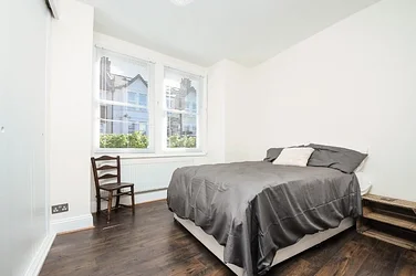 Flat Totterdown Street in Greater London