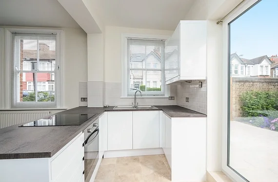 Flat Totterdown Street in Greater London