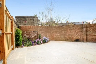Flat Totterdown Street in Greater London