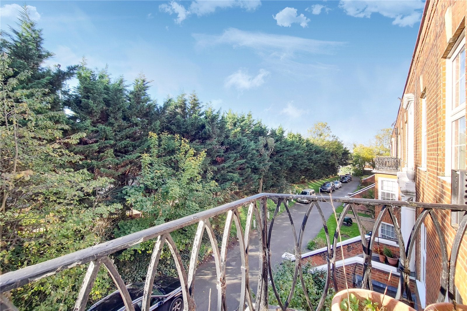 Flat Hendon Way in Greater London