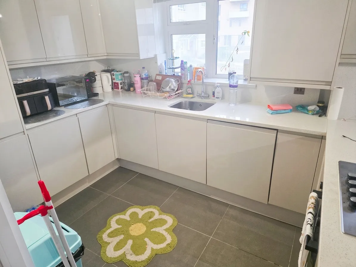 Flat Eaton Road in Greater London