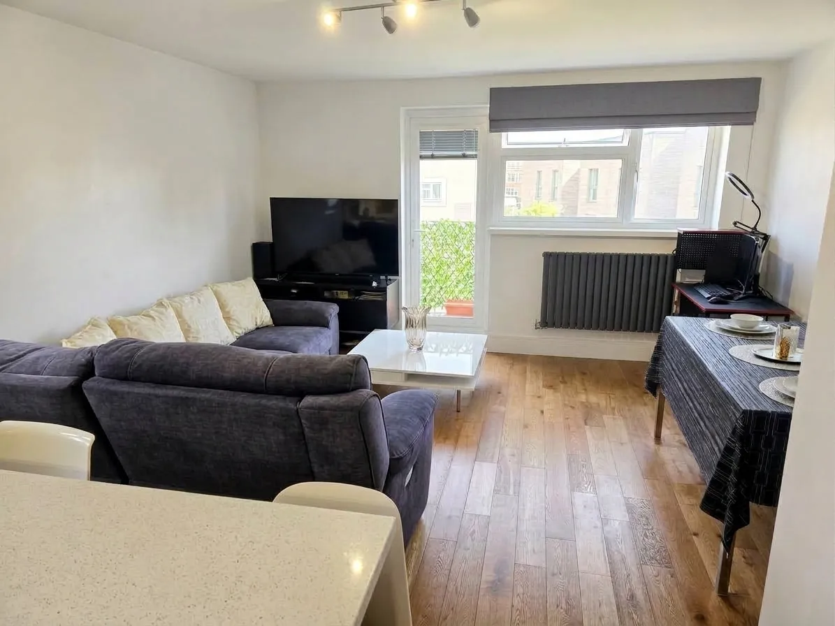 Flat Eaton Road in Greater London