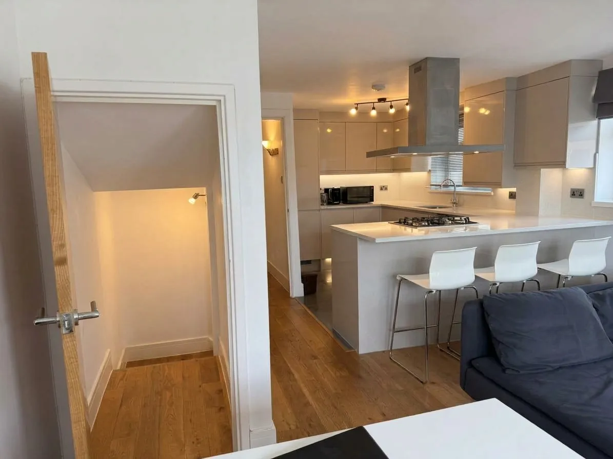 Flat Eaton Road in Greater London