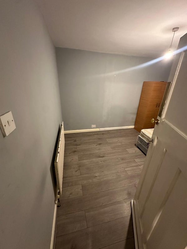Room Runley Road in Luton