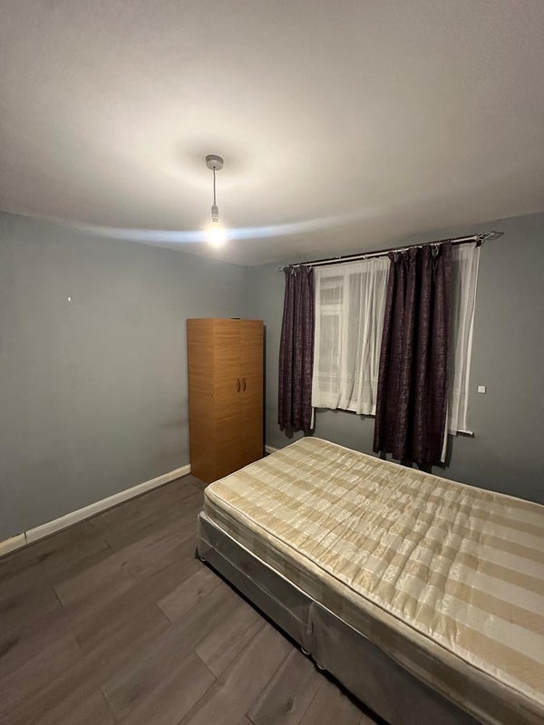 Room Runley Road in Luton