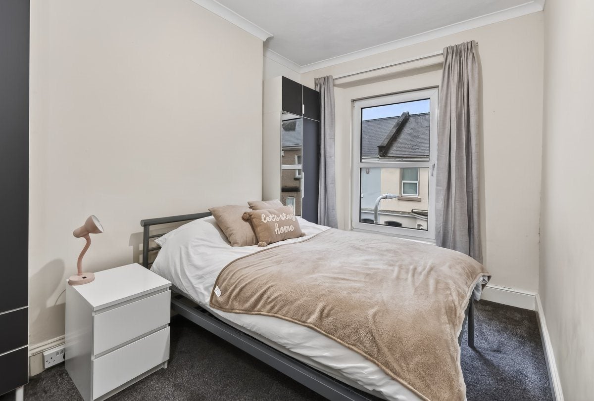 Room Wake Street in Plymouth