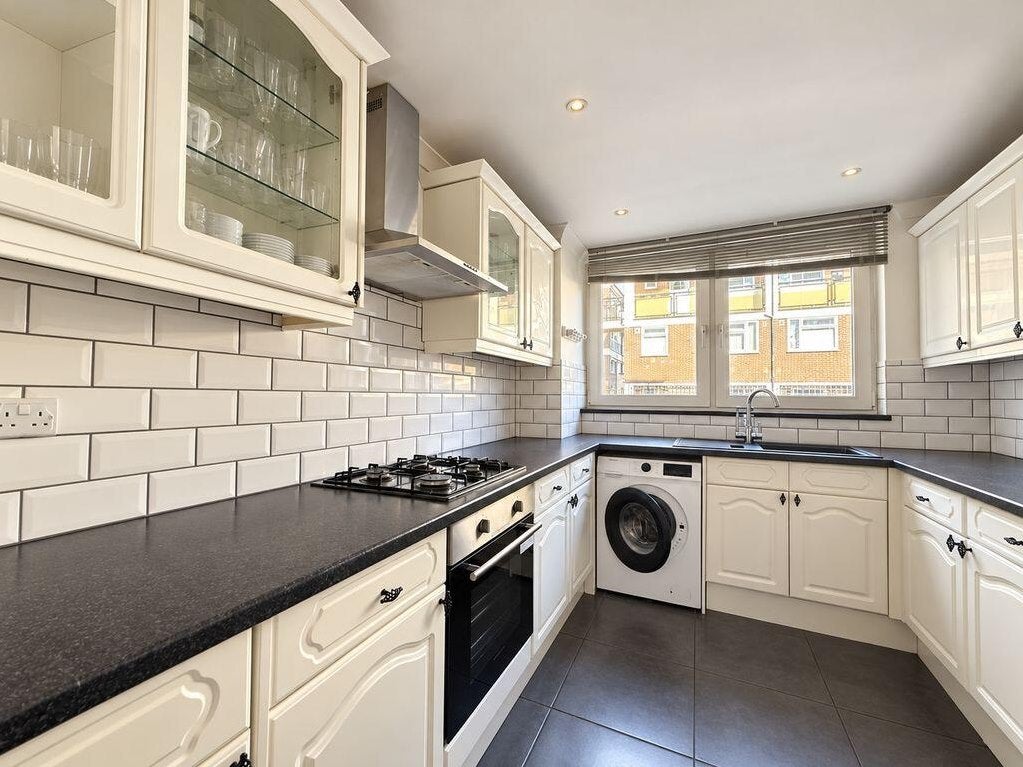 Flat Bethnal Green Road in Greater London