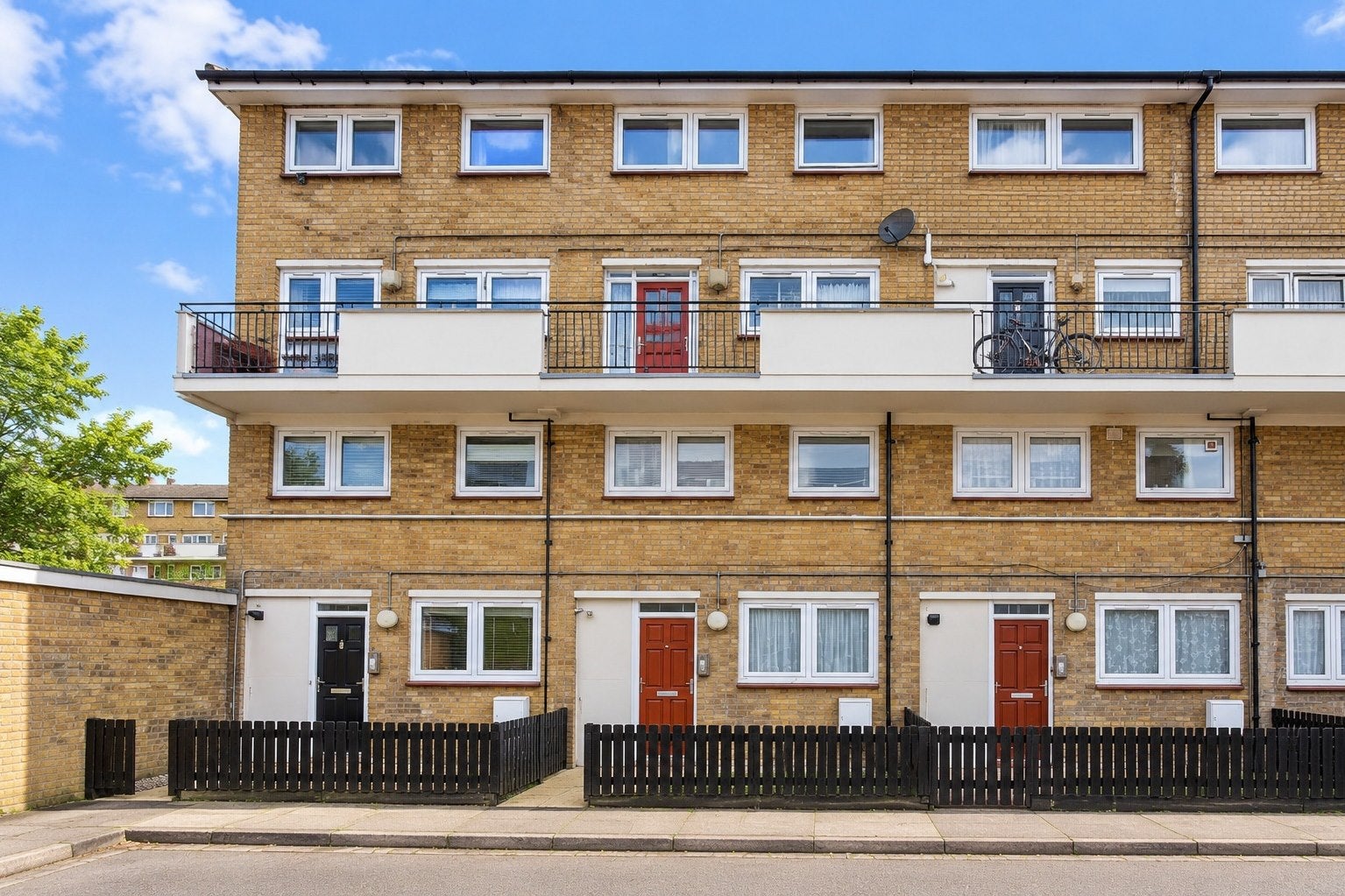 Flat Bethnal Green Road in Greater London