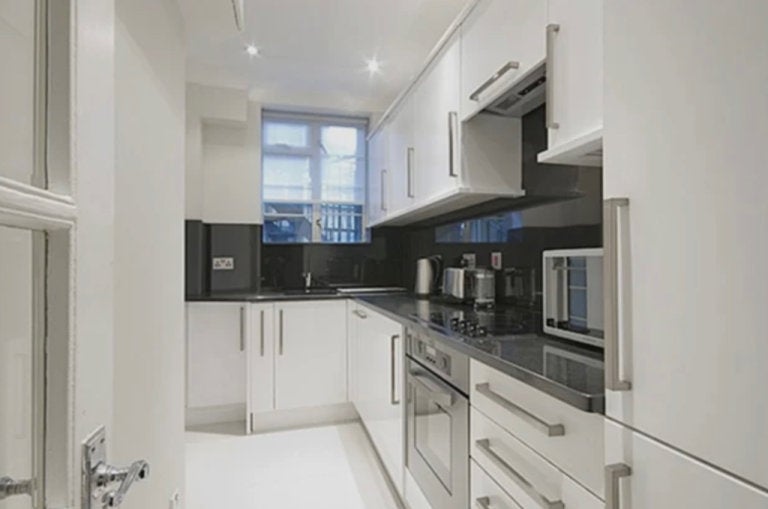 Flat Poplar Place in City of Westminster