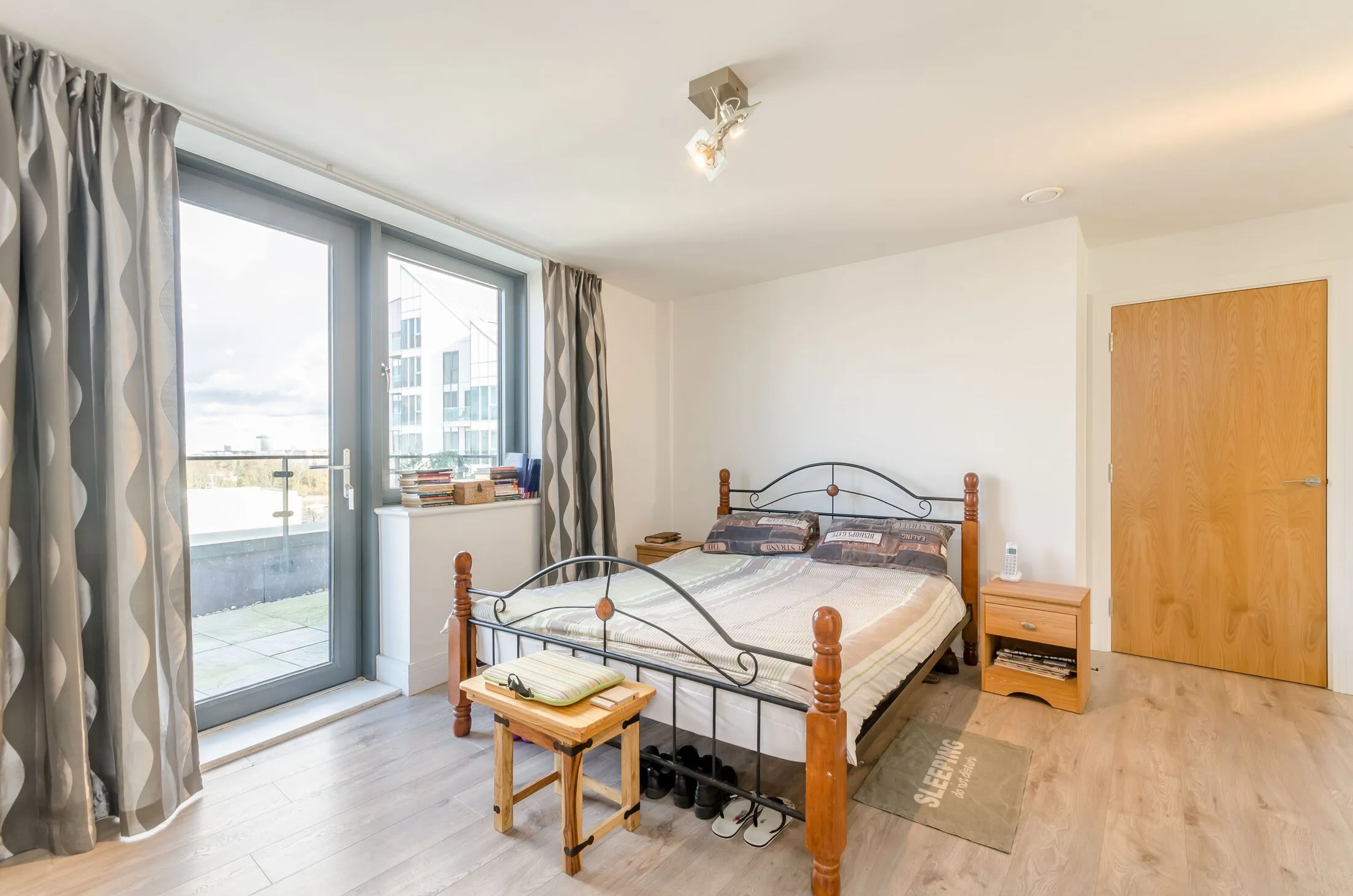 Flat Osiers Road in Greater London
