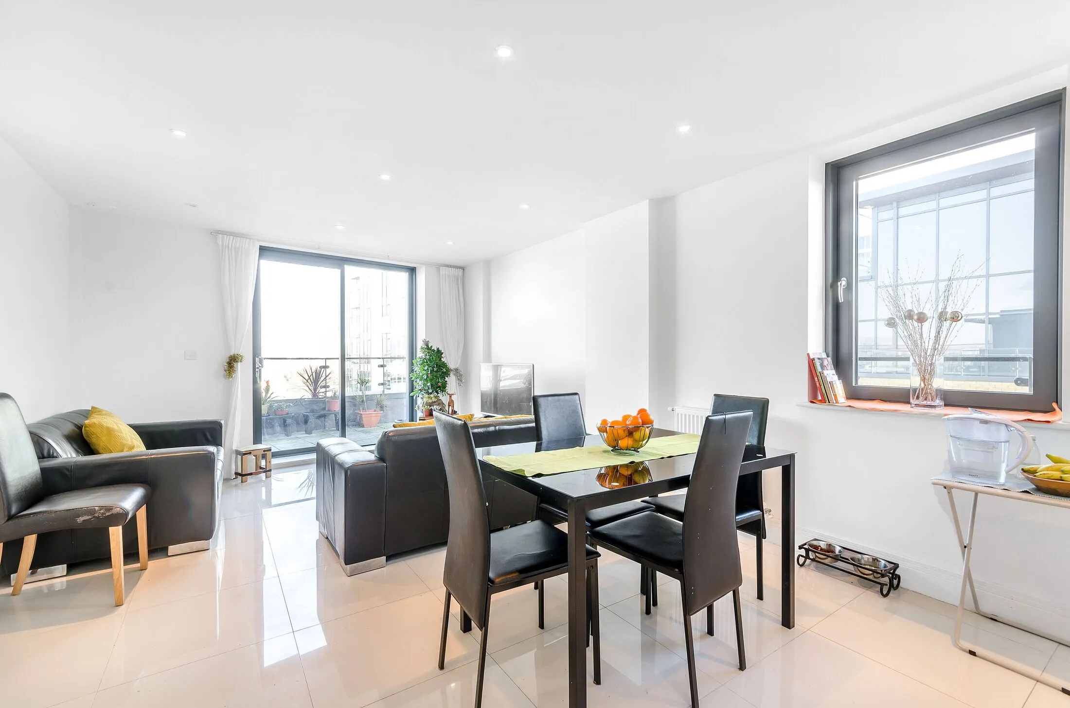 Flat Osiers Road in Greater London