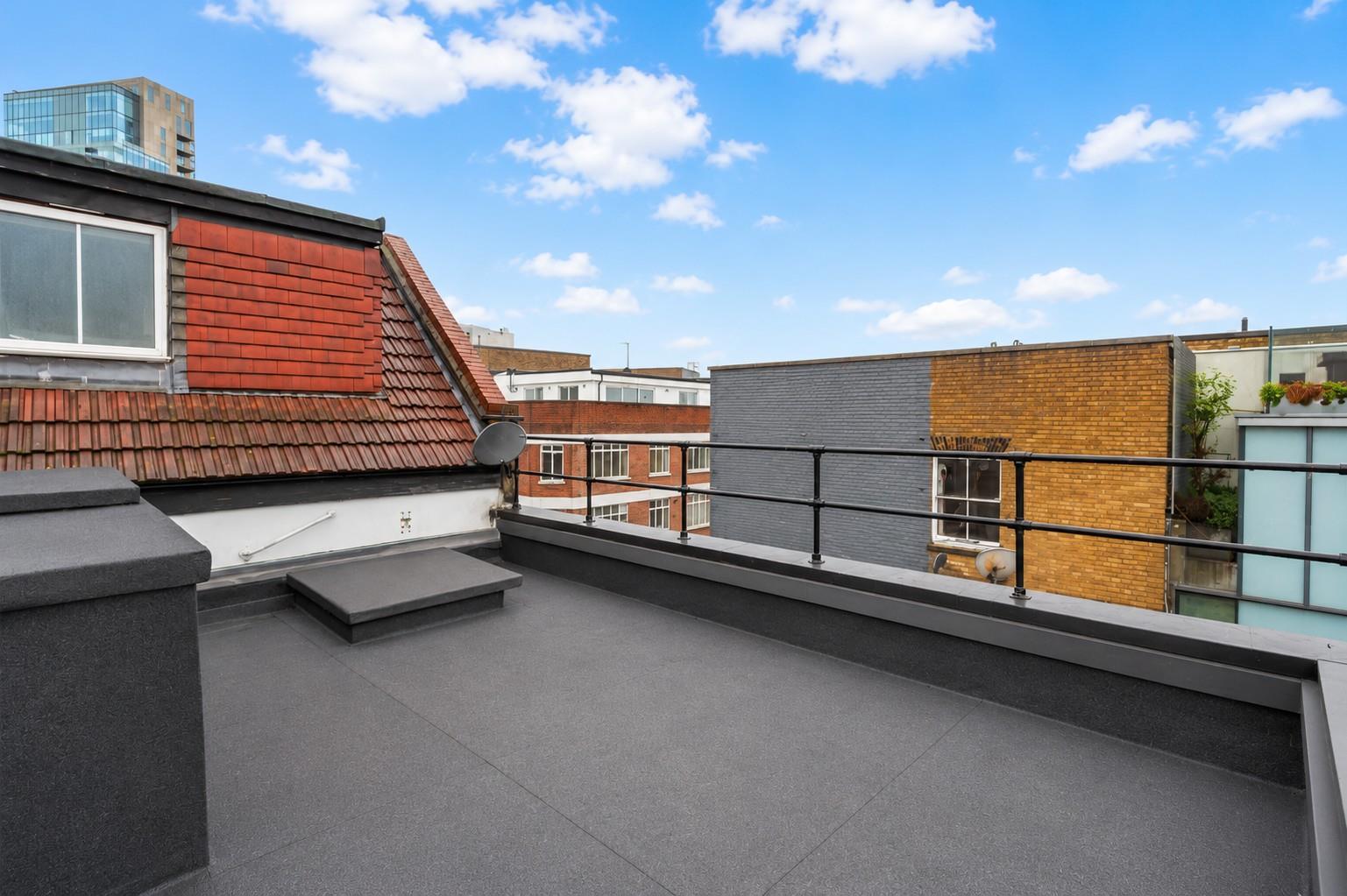 Flat Bacon Street in Greater London