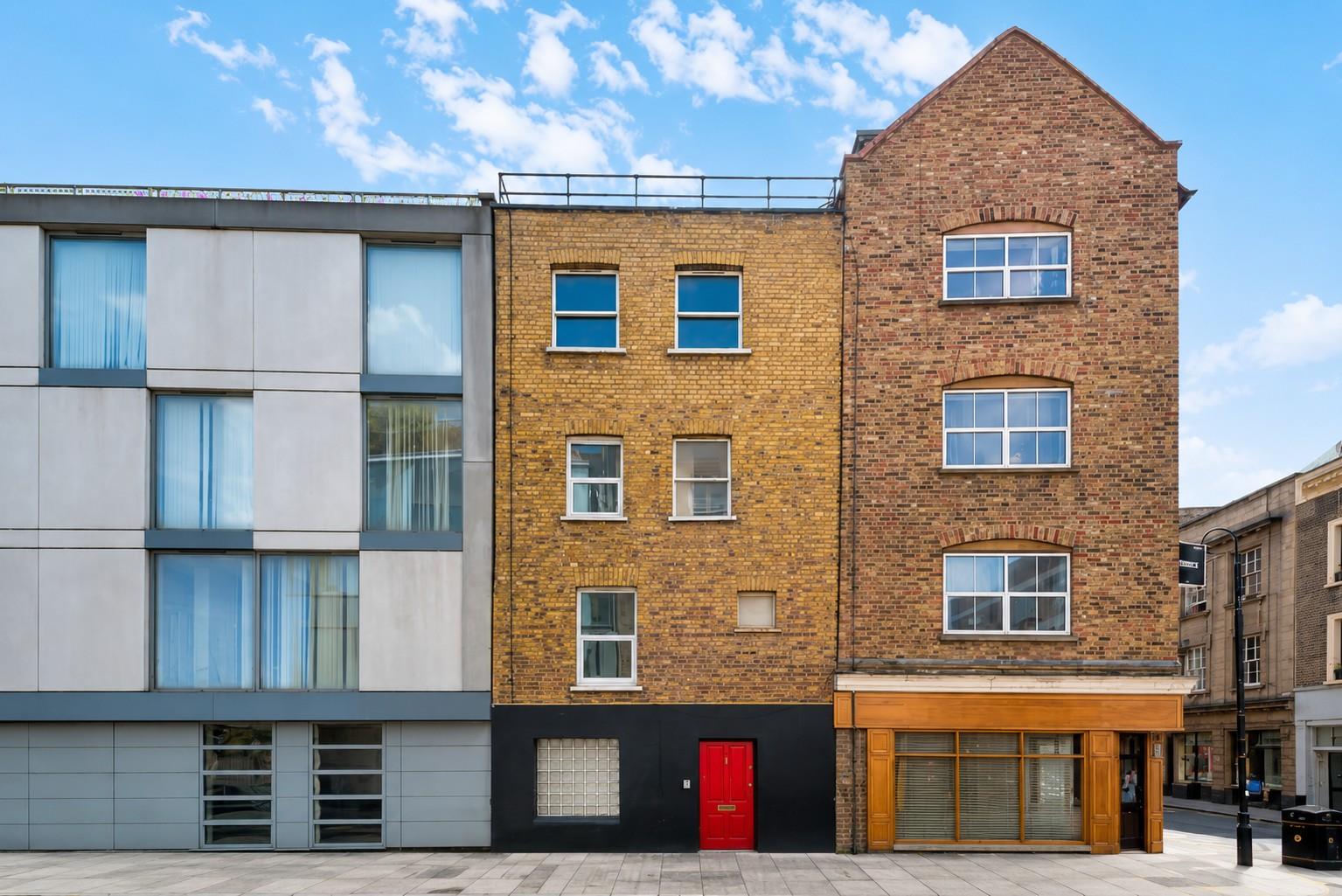 Flat Bacon Street in Greater London