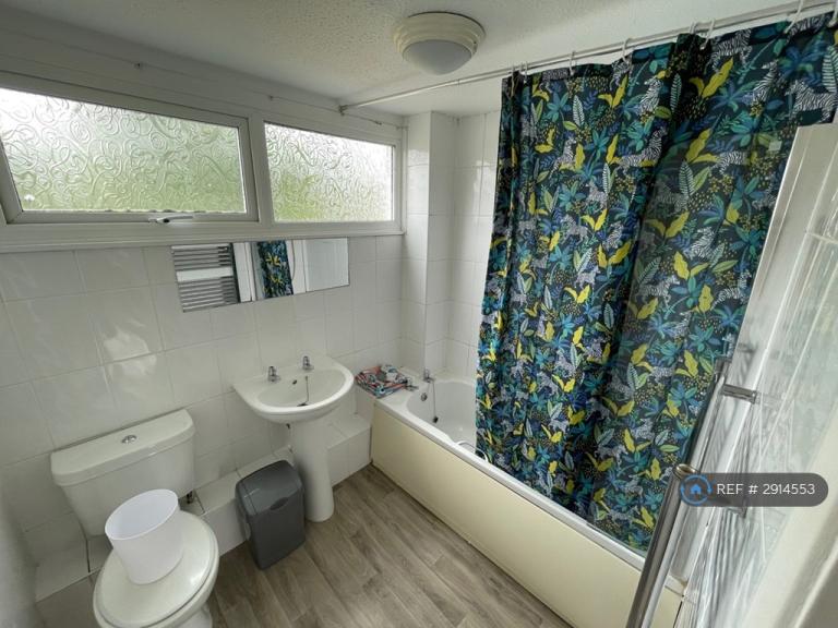 Room Bramshaw Road in Canterbury