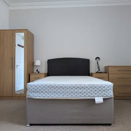 Room Ellys Road in Coventry