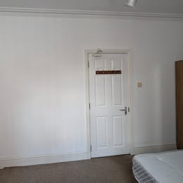 Room Ellys Road in Coventry