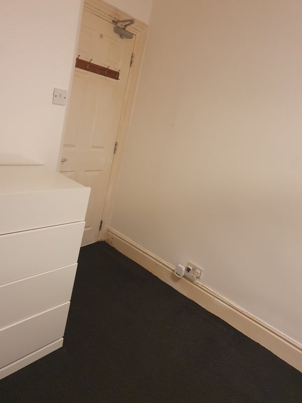 Room Ellys Road in Coventry