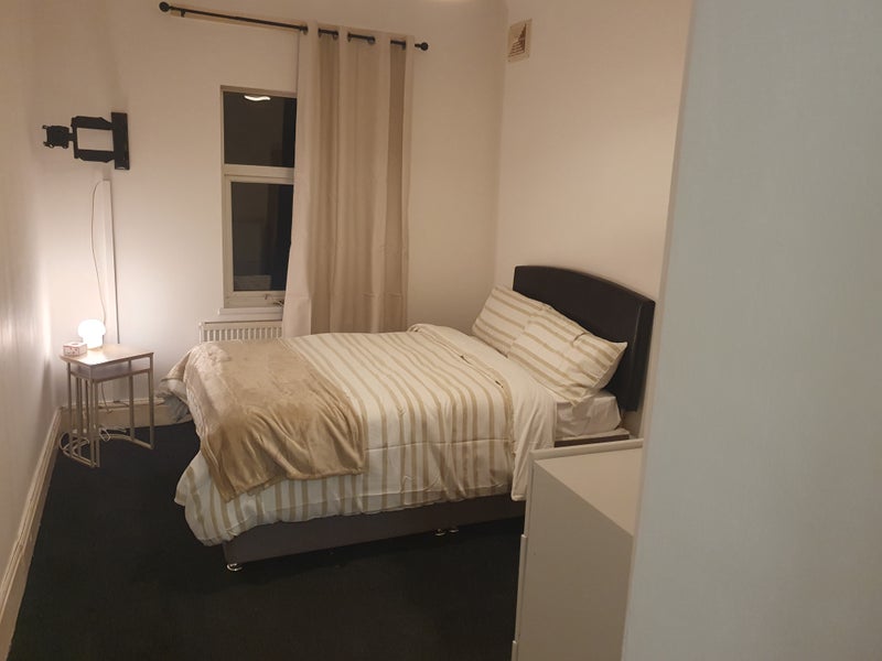 Room Ellys Road in Coventry